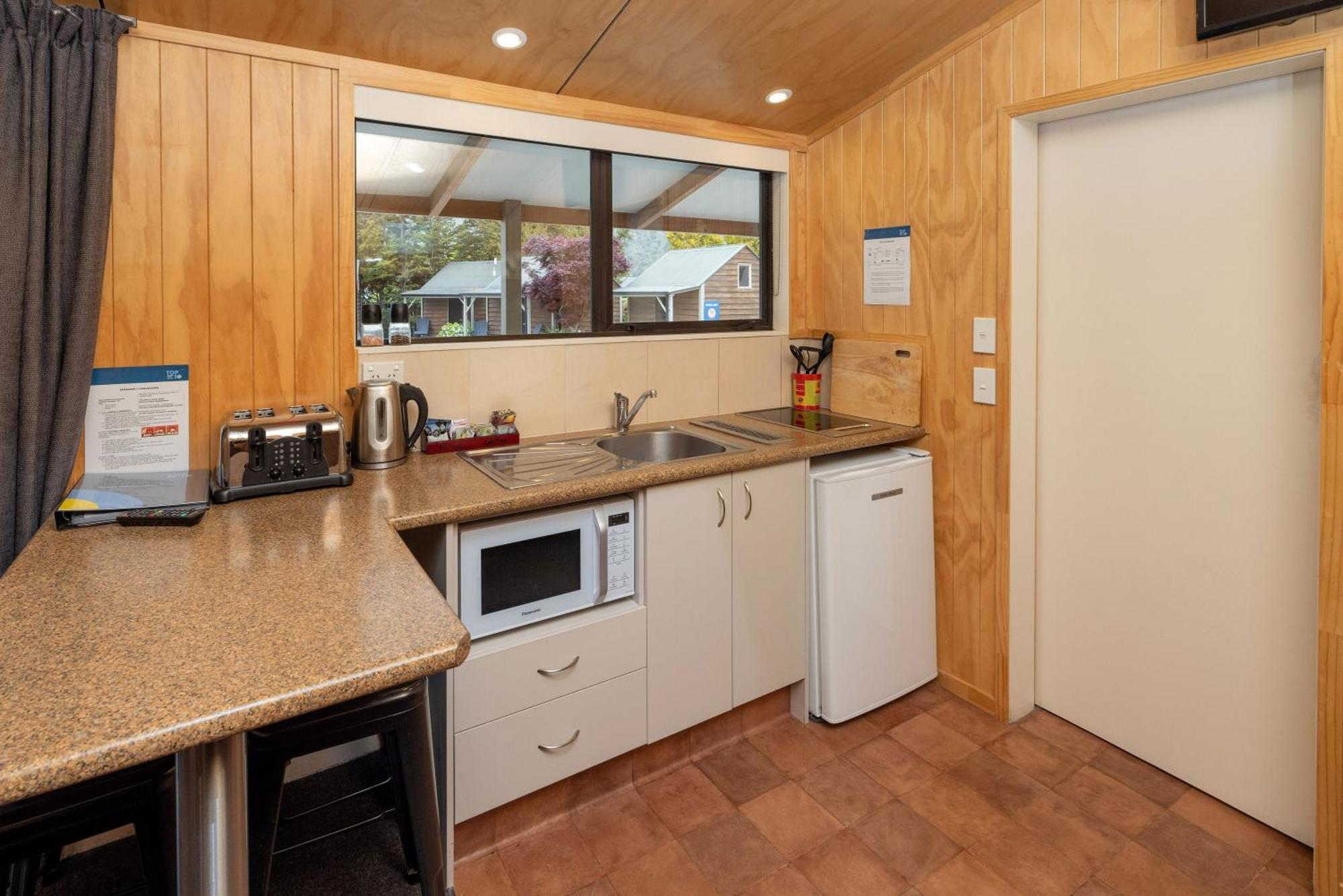 Queenstown Top 10 Holiday Park Exterior foto